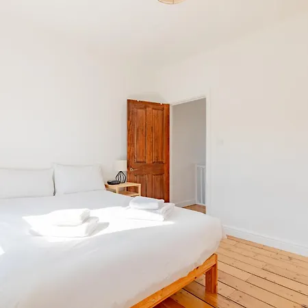 Newly Renovated 3bed Period In Stratford London