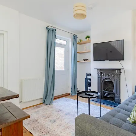 Newly Renovated 3bed Period In Stratford