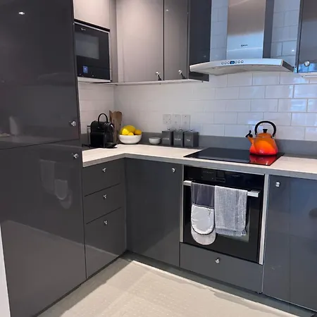 Spare In All-female 2-bedroom Flat-female Only! *