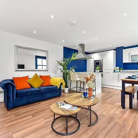 Bright And Spacious 2 Bed In Apartment