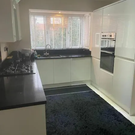 Charming House With Garden - Sleeps 6 & Parking Holiday home West Drayton (Middlesex)