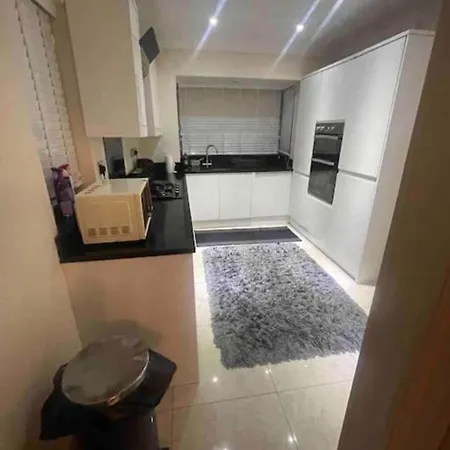 Holiday home Charming House With Garden - Sleeps 6 & Parking West Drayton (Middlesex)