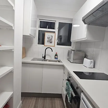 Earl's Court 2 Bed Terrace Flat 公寓