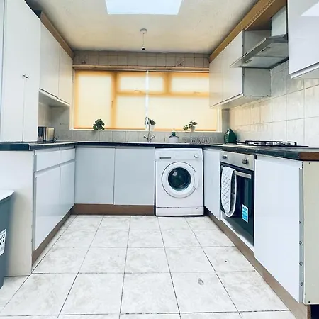 Plaistow Near Custom House Excel Free Parking Apartment London