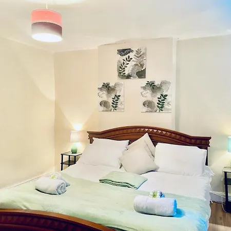 Apartment Plaistow Near Custom House Excel Free Parking
