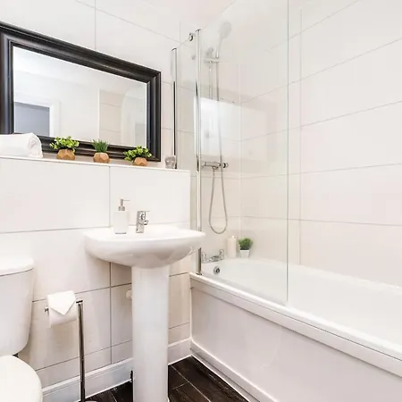 Penthouse Haven - Gants Hill - 2 Bedroom Flat Apartment