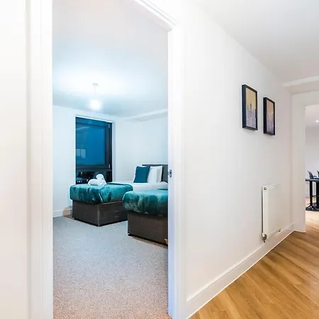 Penthouse Haven - Gants Hill - 2 Bedroom Flat Apartment