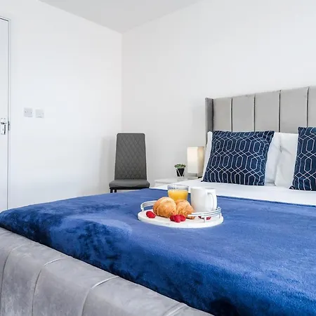 Penthouse Haven - Gants Hill - 2 Bedroom Flat Apartment Redbridge