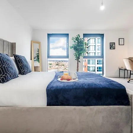 Penthouse Haven - Gants Hill - 2 Bedroom Flat Redbridge