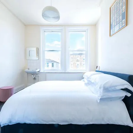 Newly Refurbished Double Camden Town Apartment *