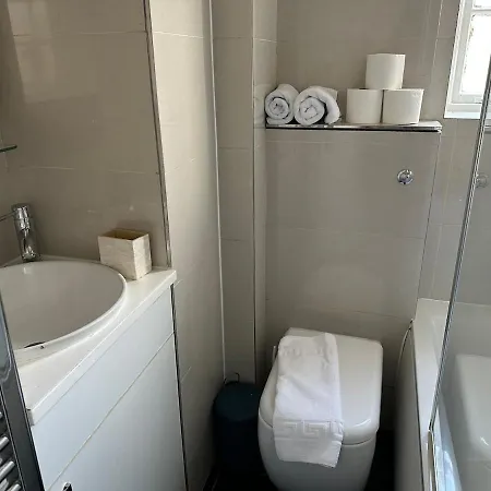 Cosy 2-bed Retreat In Hampstead *