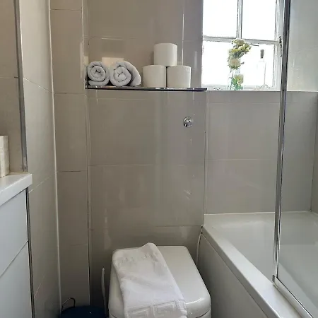 Cosy 2-bed Retreat In Hampstead London