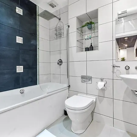 Bright And Spacious 2 Bed In Apartment London