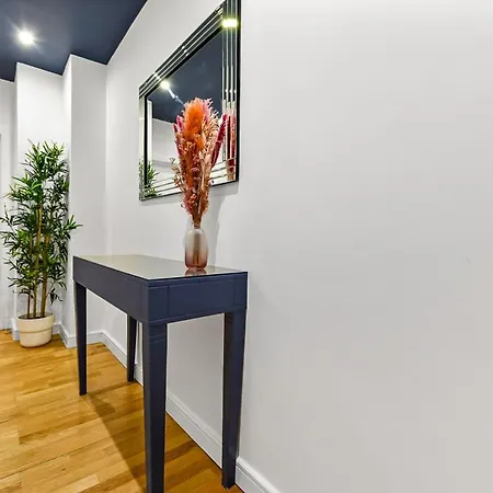Bright And Spacious 2 Bed In