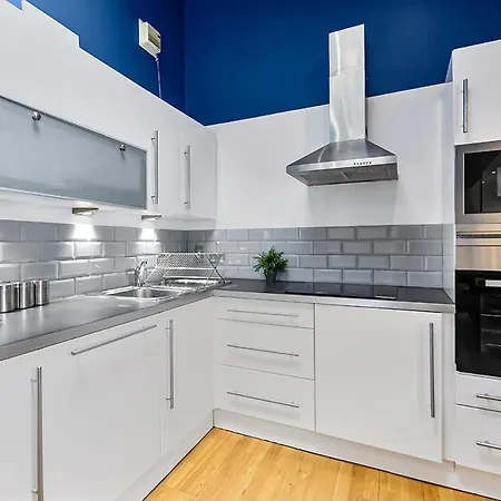 Apartment Bright And Spacious 2 Bed In