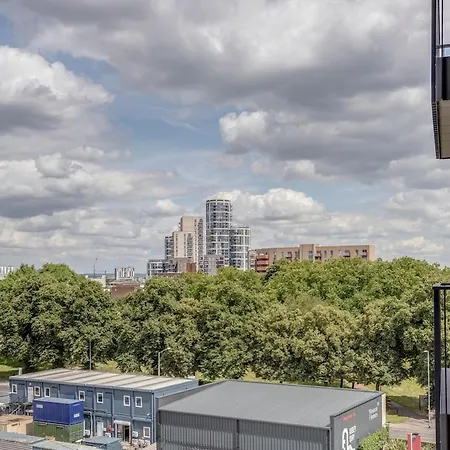 Modern, Spacious 2bed, 2bath In Appartement Barking (Greater London)