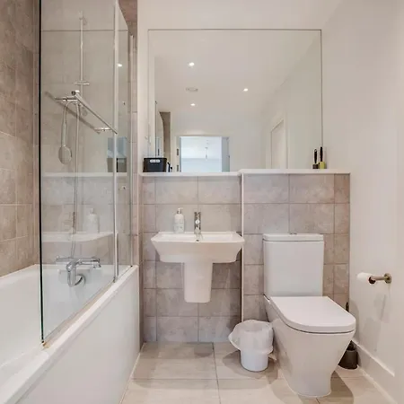Modern, Spacious 2bed, 2bath In