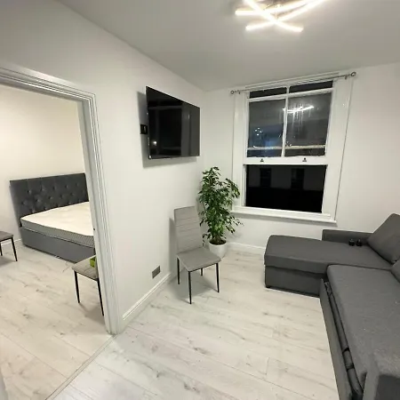 One Bedroom Flat 2nd Floor Victoria *