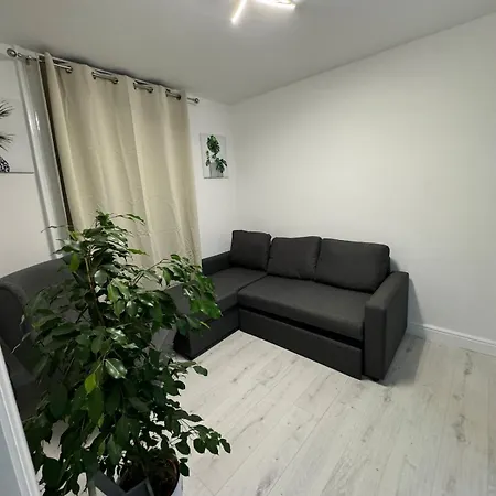One Bedroom Flat 2nd Floor Victoria *