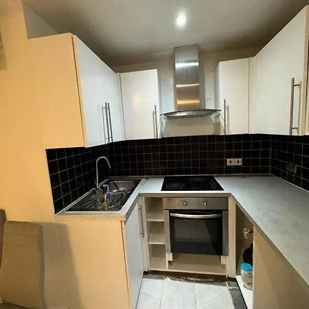 One Bedroom Flat 2nd Floor Victoria *