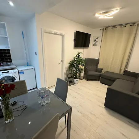 Apartment One Bedroom Flat 2nd Floor Victoria London