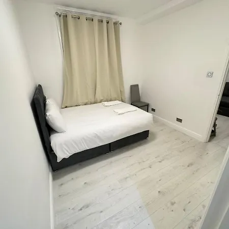 One Bedroom Flat 2nd Floor Victoria *