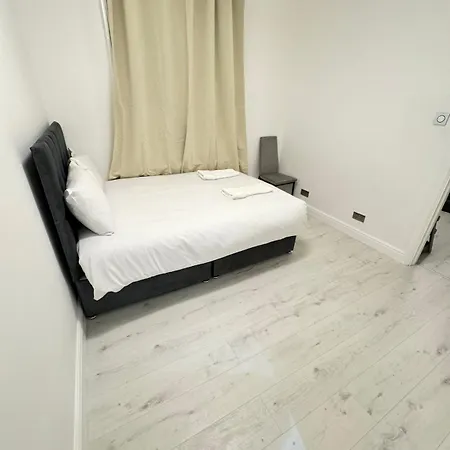 One Bedroom Flat 2nd Floor Victoria