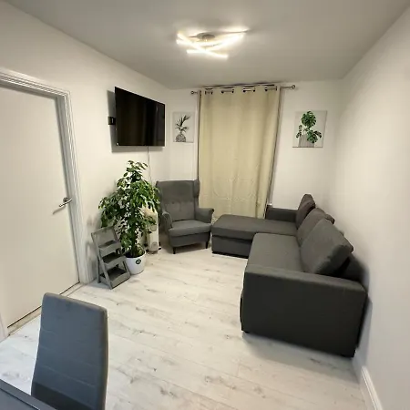 Apartment One Bedroom Flat 2nd Floor Victoria *