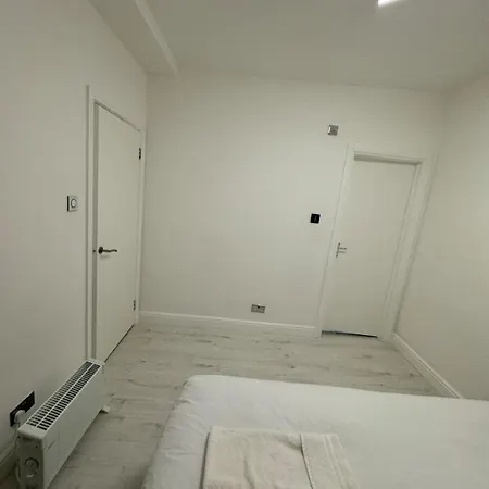Apartment One Bedroom Flat 2nd Floor Victoria London