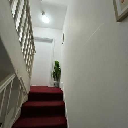 One Bedroom Flat 2nd Floor Victoria * London