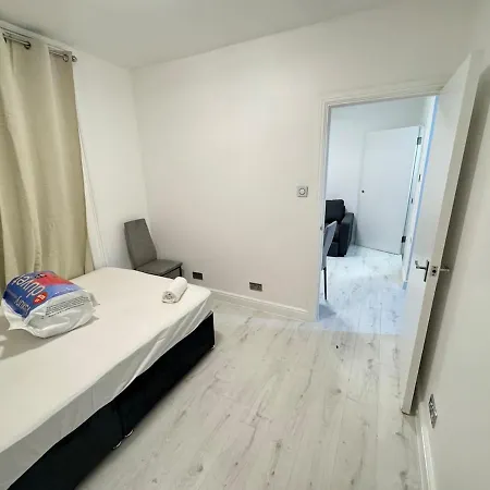 One Bedroom Flat 2nd Floor Victoria