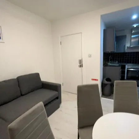 One Bedroom Flat Victoria Apartment London