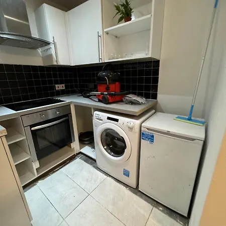 One Bedroom Flat 2nd Floor Victoria