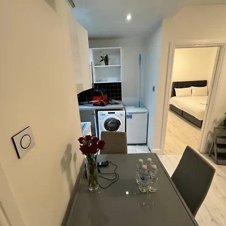One Bedroom Flat 2nd Floor Victoria Apartment London