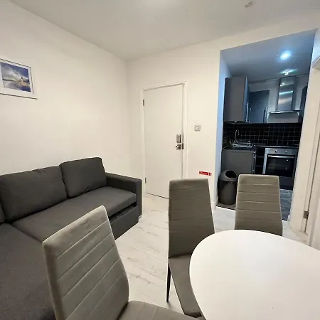 Apartment One Bedroom Flat Victoria London