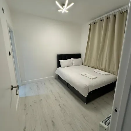 One Bedroom Flat 2nd Floor Victoria *