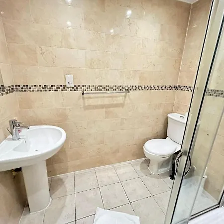 One Bedroom Flat Victoria London