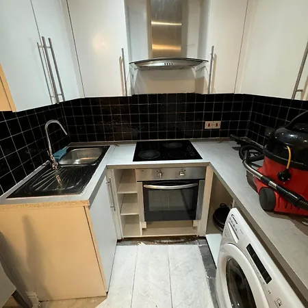 One Bedroom Flat 2nd Floor Victoria Apartment