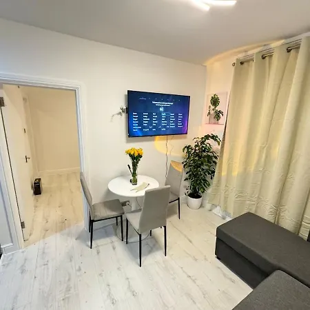 One Bedroom Flat Victoria *