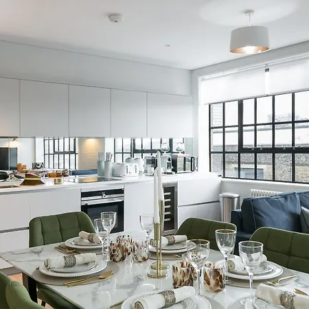 Urban Chic - Clink Street Apartment