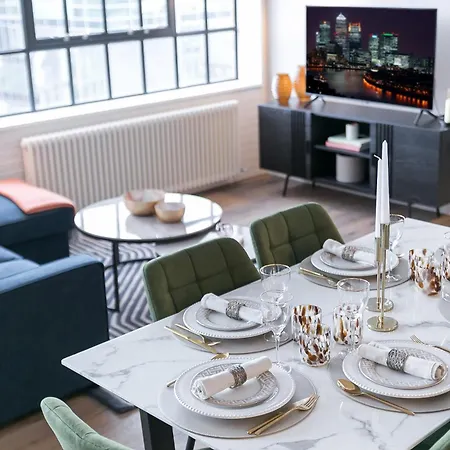 Urban Chic - Clink Street Apartment