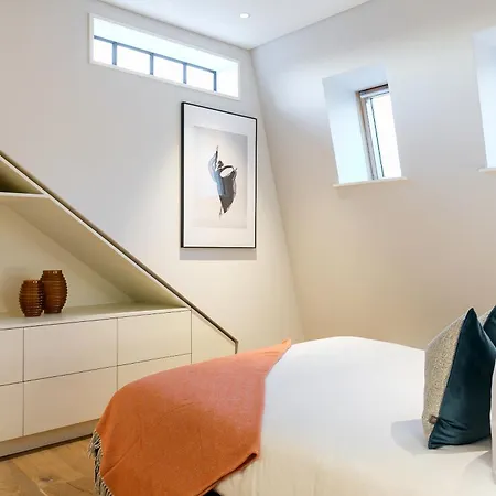 Urban Chic - Clink Street Apartment *
