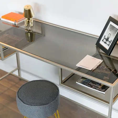 Urban Chic - Clink Street Apartment