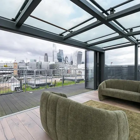 Urban Chic - Clink Street *