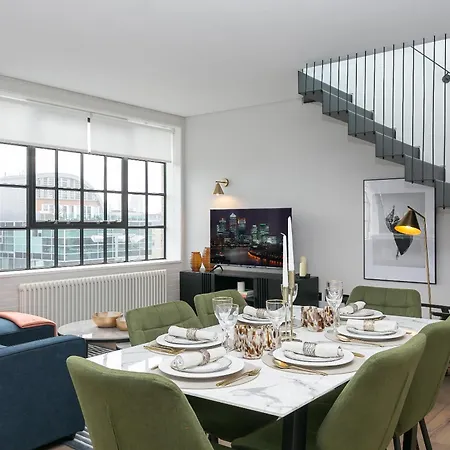Urban Chic - Clink Street Apartment