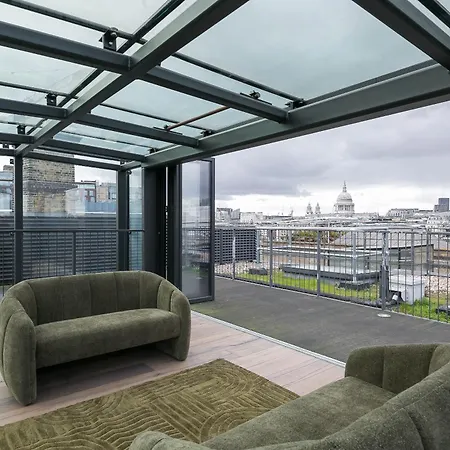 Urban Chic - Clink Street *