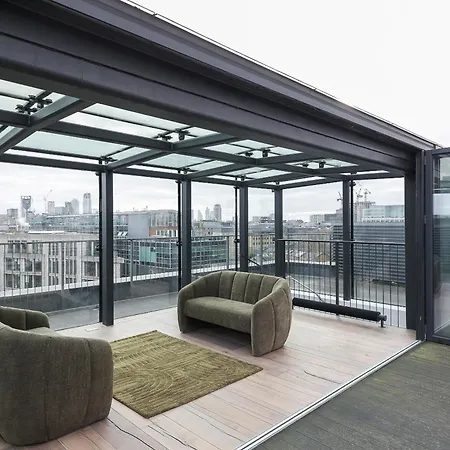 Urban Chic - Clink Street Apartment
