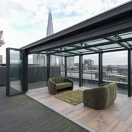 Urban Chic - Clink Street * London