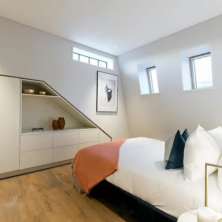 Urban Chic - Clink Street