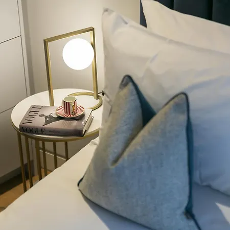 Urban Chic - Clink Street Apartment *